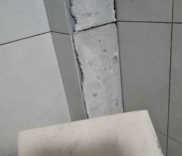 四子王旗瓷砖空鼓维修公司分享下厨房瓷砖脱落的补救措施。